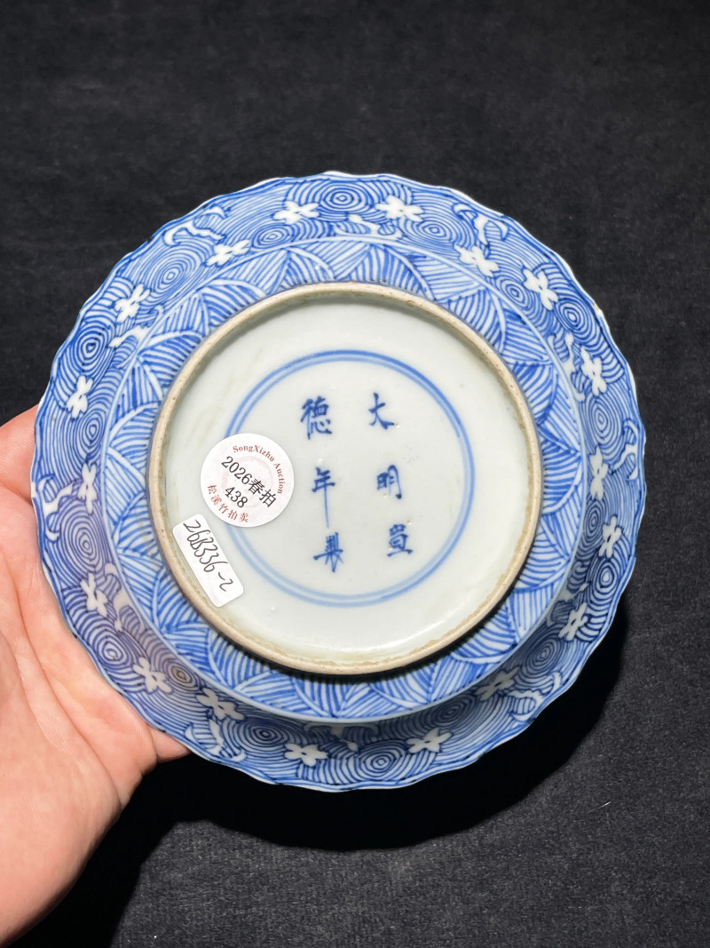 清早期 青花落花流水纹花口盘一对 - 图15