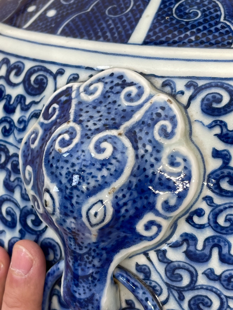 清晚期 仿乾隆青花缠枝莲纹大铺首尊 - 图17