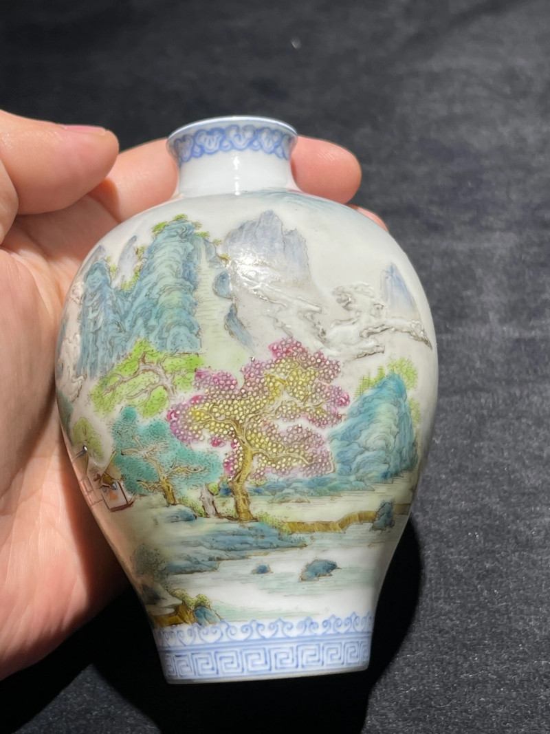民国 粉彩山水纹梅瓶 - 图3