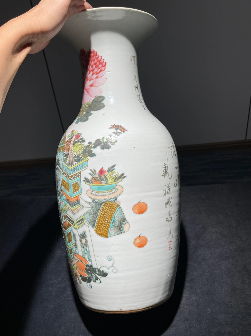 民国 戴裕成画浅绛彩博古纹大瓶 - 图3