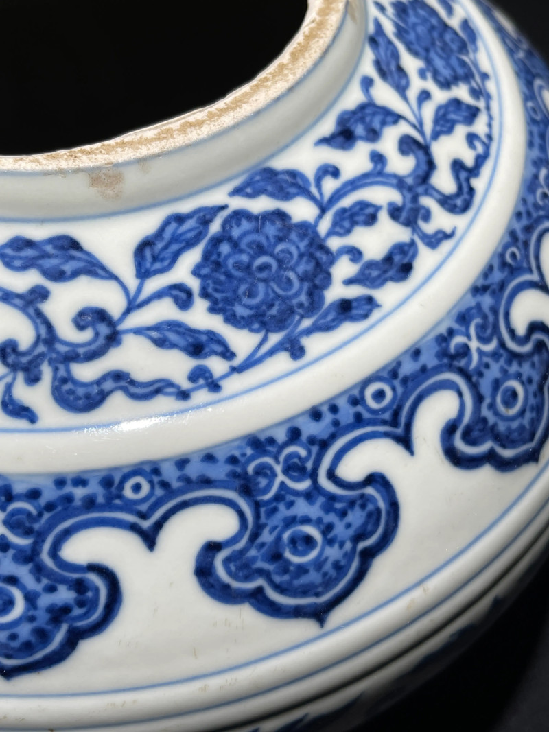 清乾隆 青花缠枝莲纹赏瓶 - 图7
