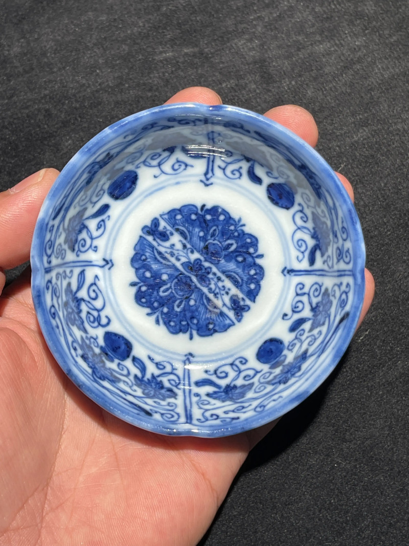 清早期 青花内花蝶外五福纹小碟一对 - 图2