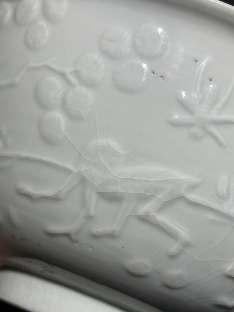 明晚期 白釉仿定模印喜鹿封侯纹大碗 - 图8