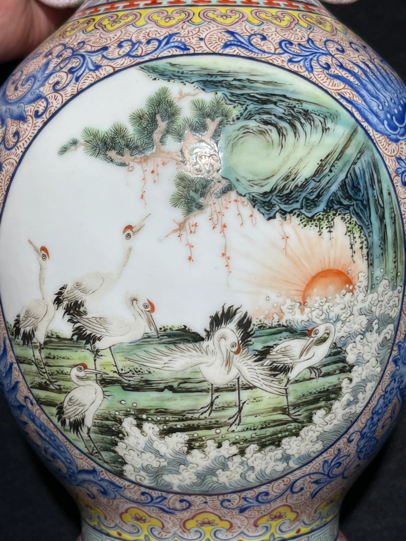 民国 珐琅彩夔凤开光花鸟纹象耳瓶 - 图10