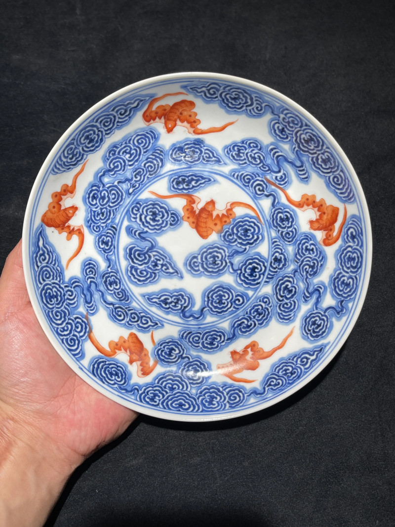 清宣统 青花矾红洪福齐天纹盘 - 图2