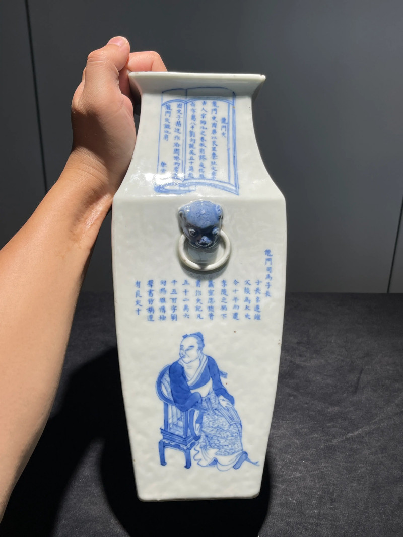 清中期 青花无双谱双耳方瓶 - 图5