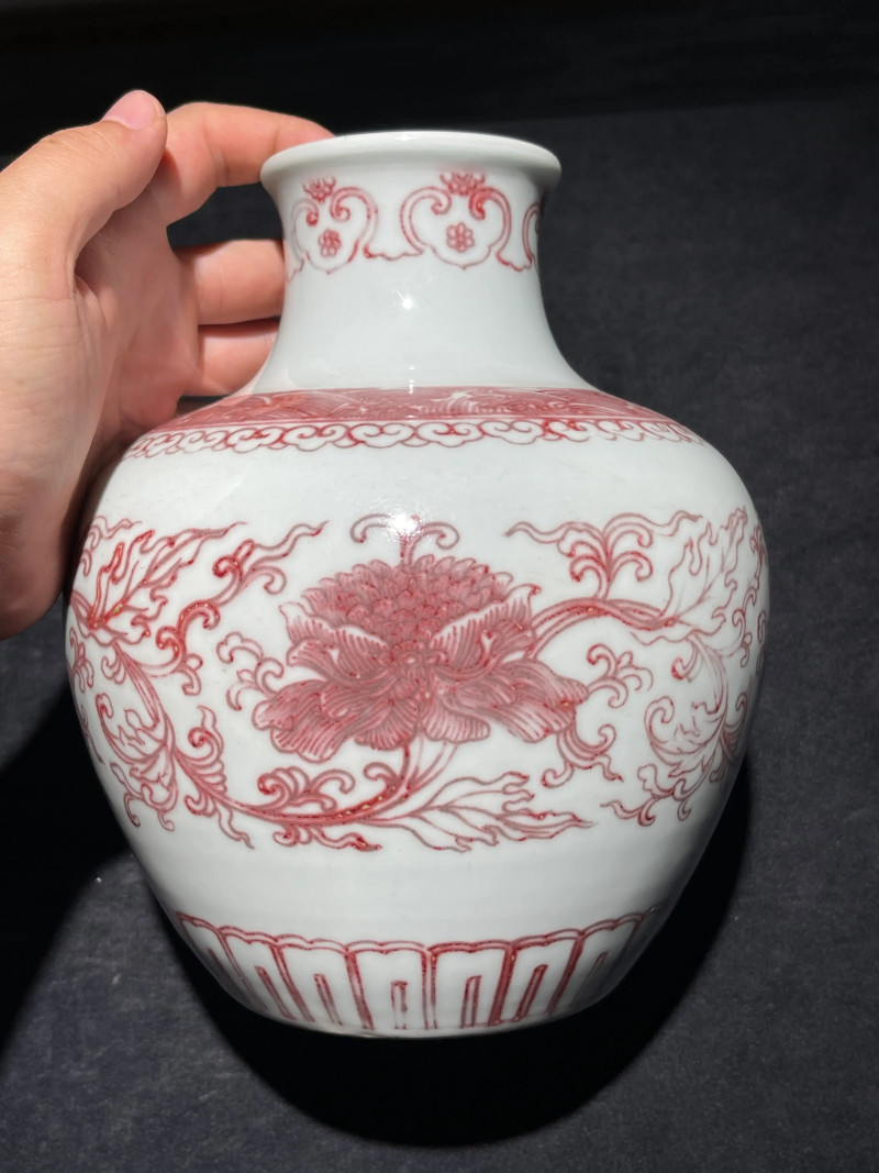 清中期 釉里红缠枝花卉纹石榴尊 - 图2