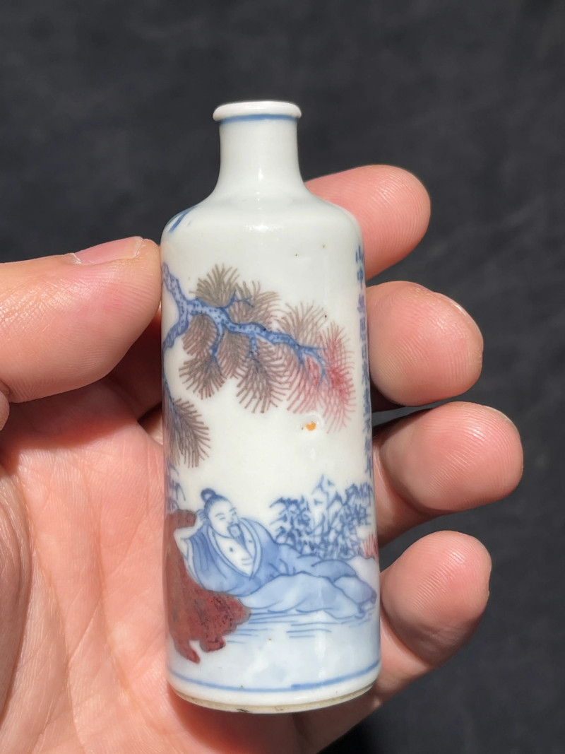 清中期 青花釉里红人物诗文鼻烟壶 - 图2