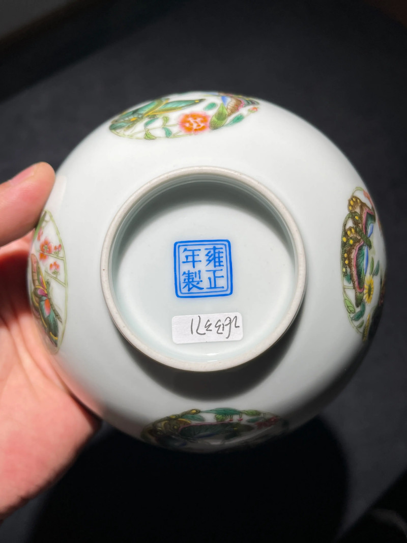建国后 仿雍正珐琅彩团蝶纹碗 - 图10