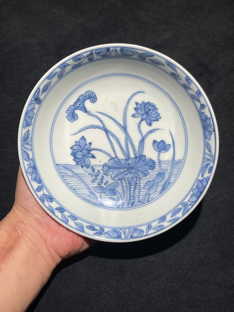 清早期 青花莲池纹盘 - 图2