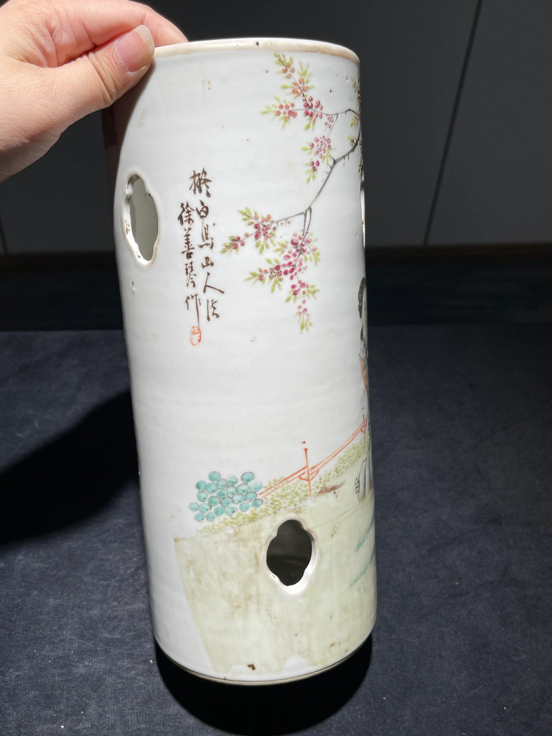 民国 徐善琴画浅绛彩人物纹帽筒二只 - 图16
