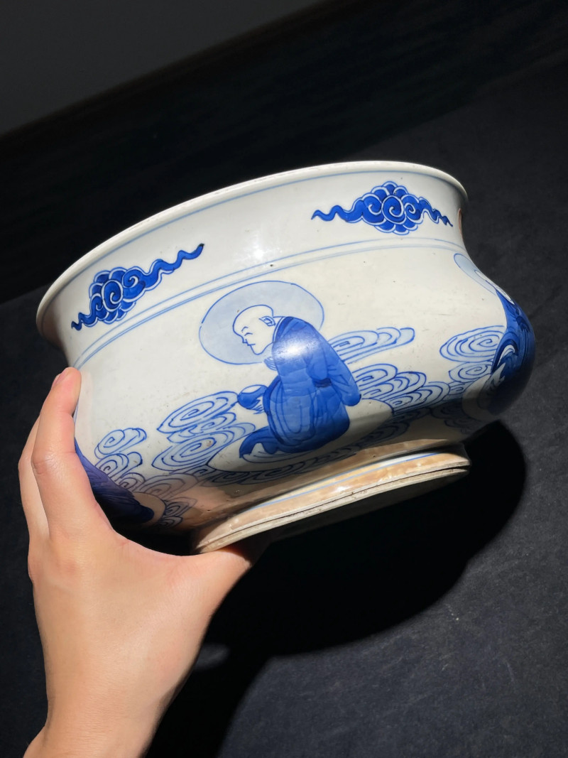 清康熙 青花罗汉纹香炉 - 图3