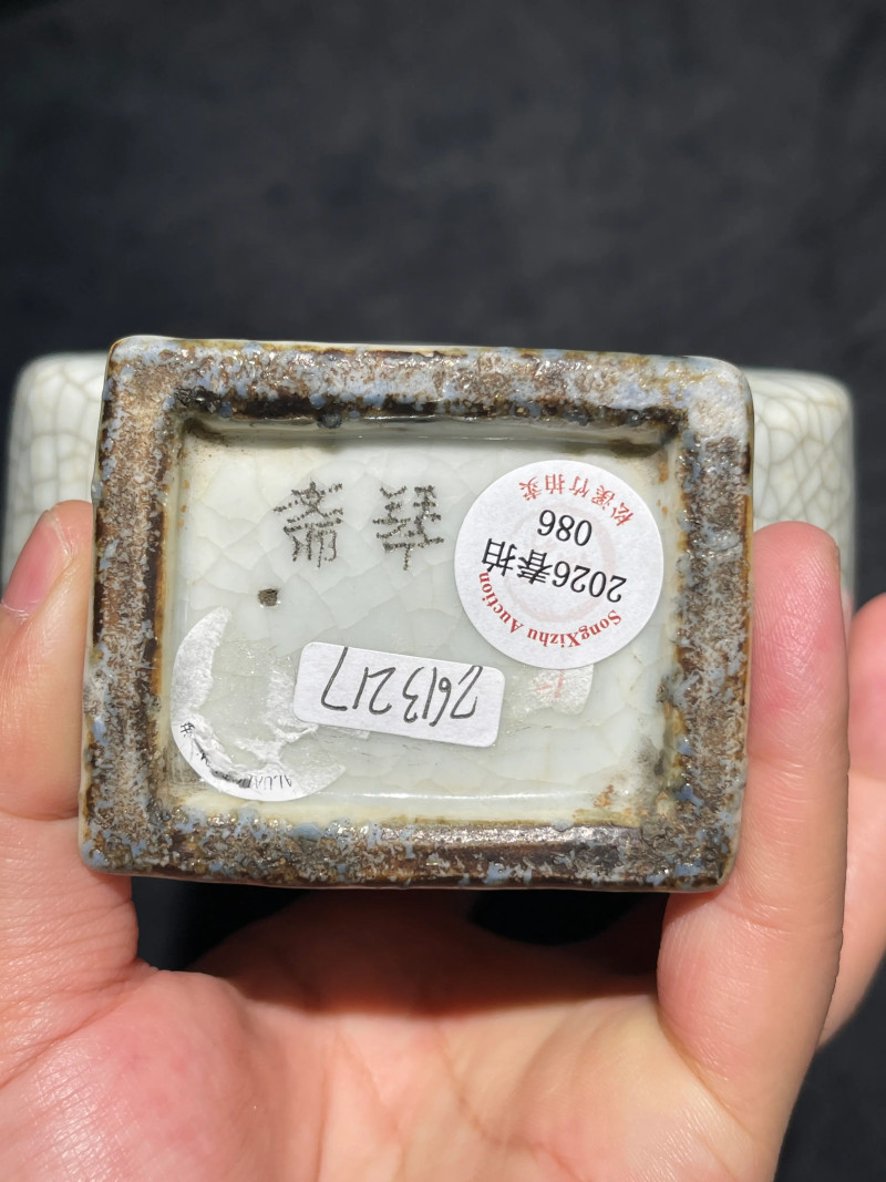 清乾隆 哥釉花卉耳扁瓶 - 图7