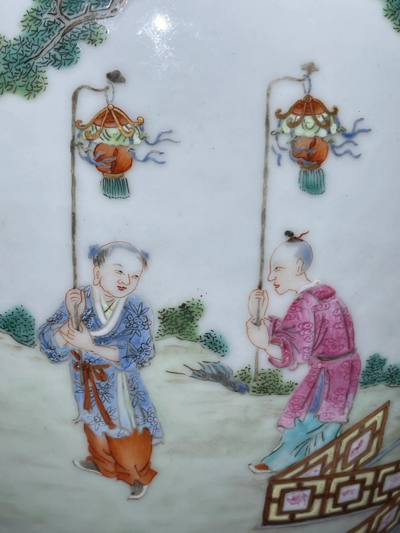 清嘉庆 粉彩婴戏纹瓶 - 图15