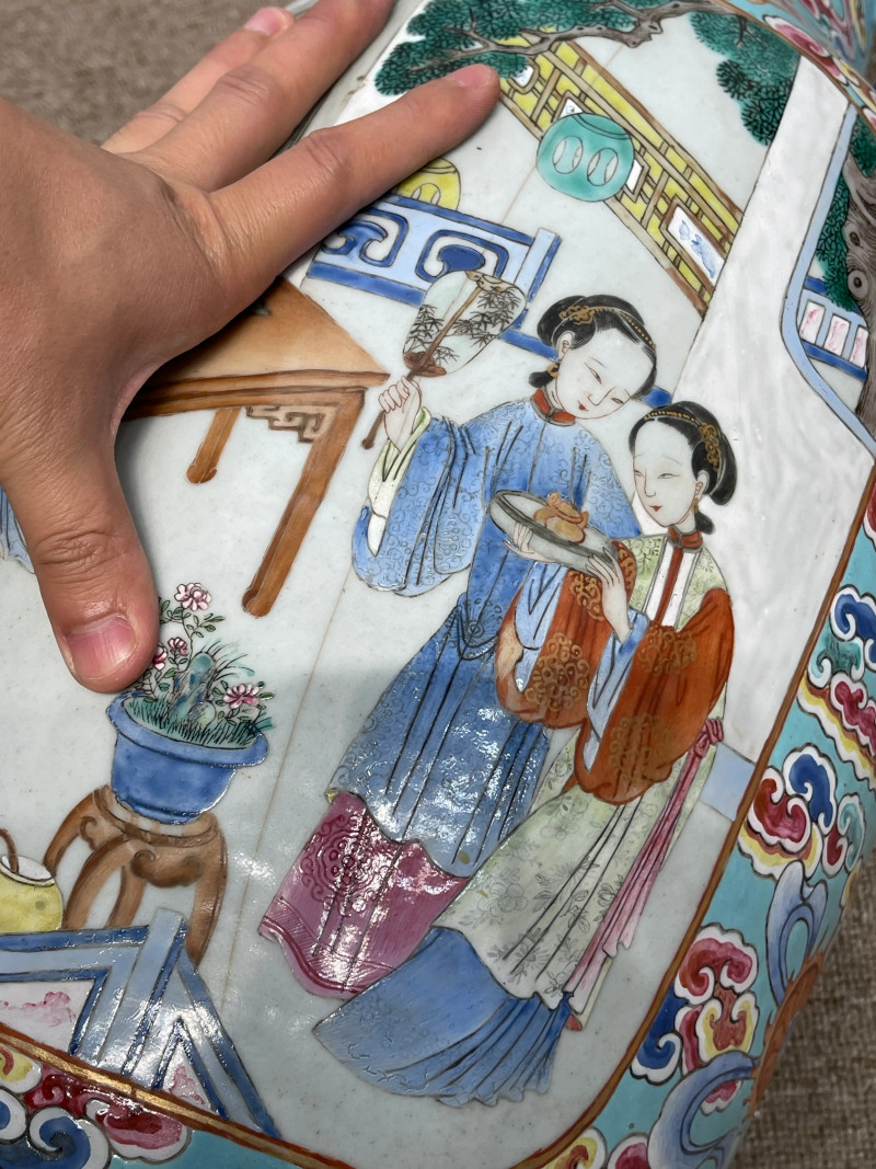 清乾隆 粉彩仕女纹大瓶一对 - 图30