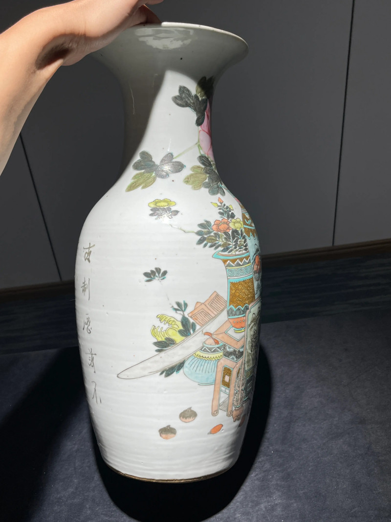 民国 戴裕成画浅绛彩博古纹大瓶 - 图5