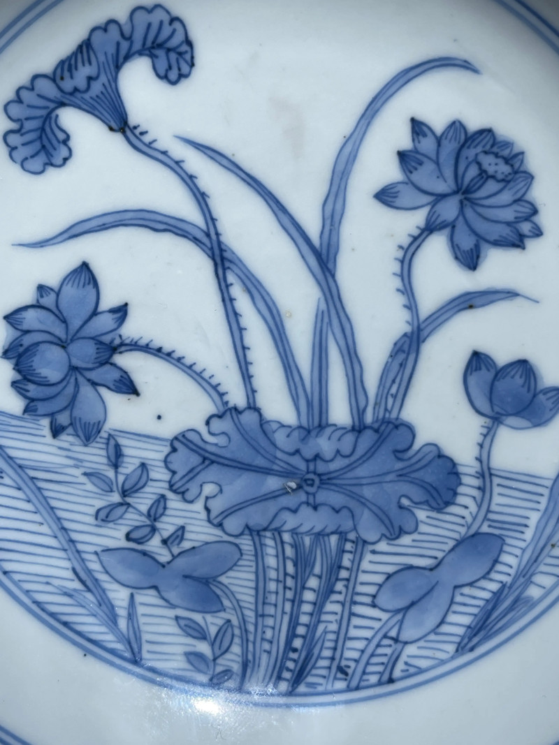 清早期 青花莲池纹盘 - 图3