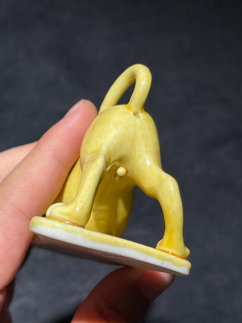 清乾隆 黄釉细犬瓷塑 - 图6