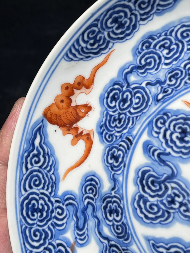清宣统 青花矾红洪福齐天纹盘 - 图4