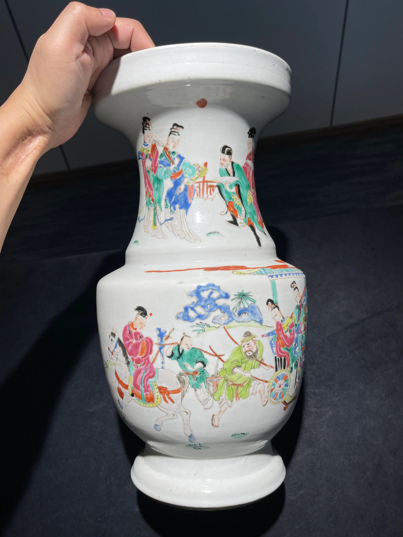 清雍正 粉彩西厢记纹盘口尊 - 图2