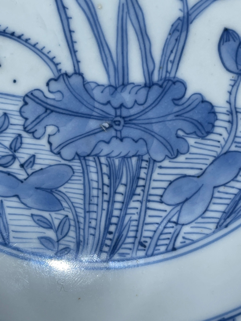 清早期 青花莲池纹盘 - 图4
