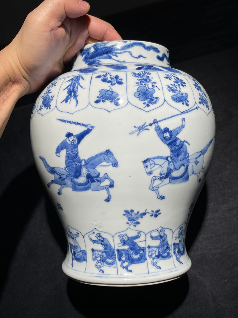 清康熙 青花刀马人将军罐 - 图3
