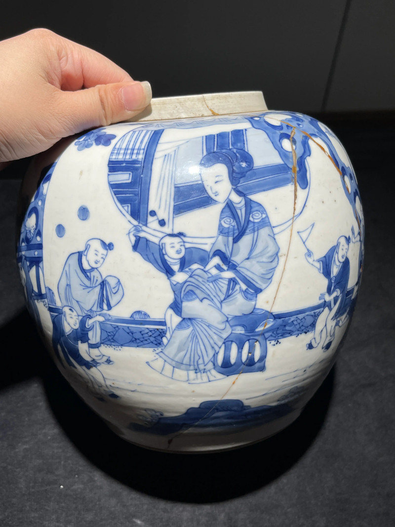 清康熙 青花四妃十六子纹罐 - 图2