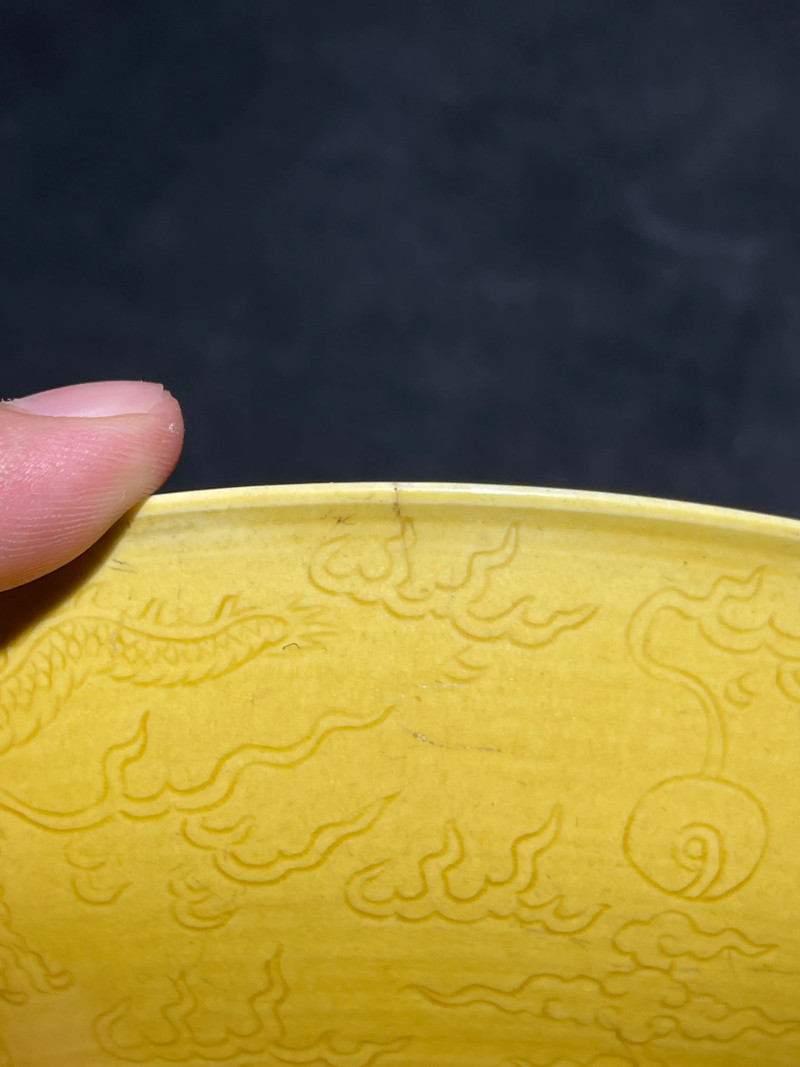 清乾隆 黄釉暗刻龙纹盘 - 图12