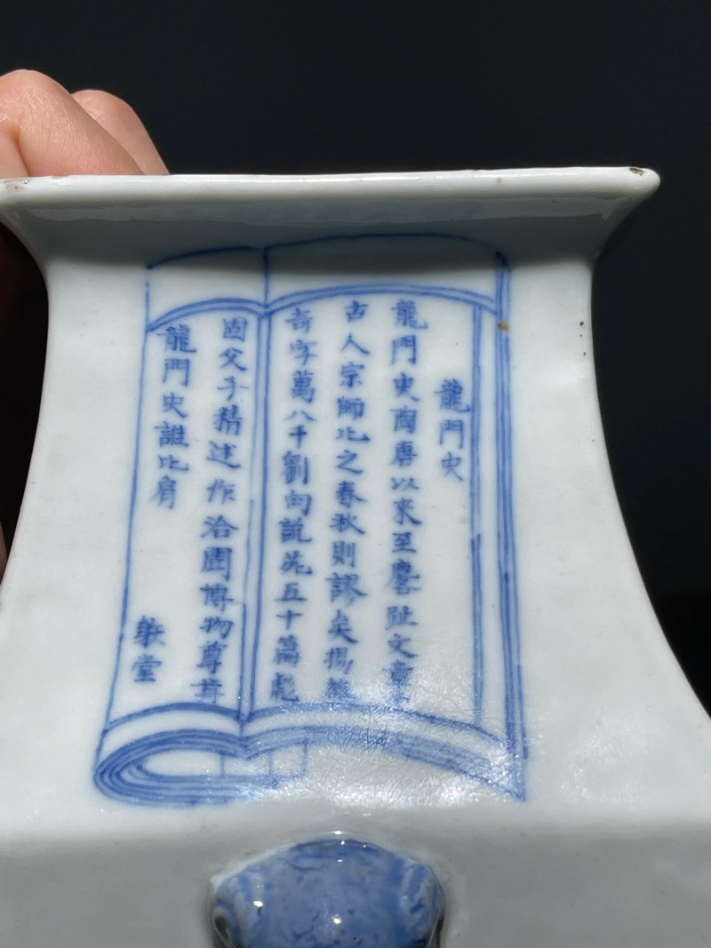 清中期 青花无双谱双耳方瓶 - 图8