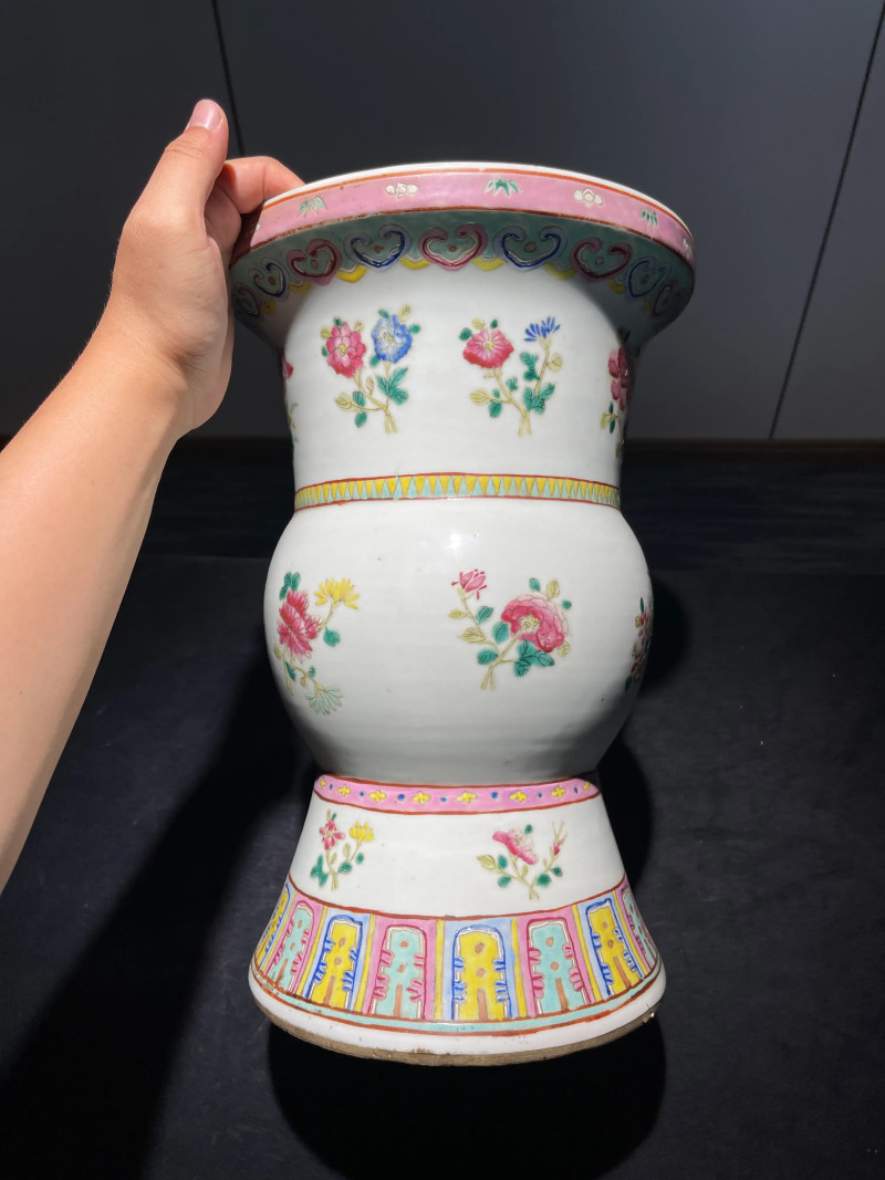 清晚期 粉彩花卉纹花觚一对 - 图3