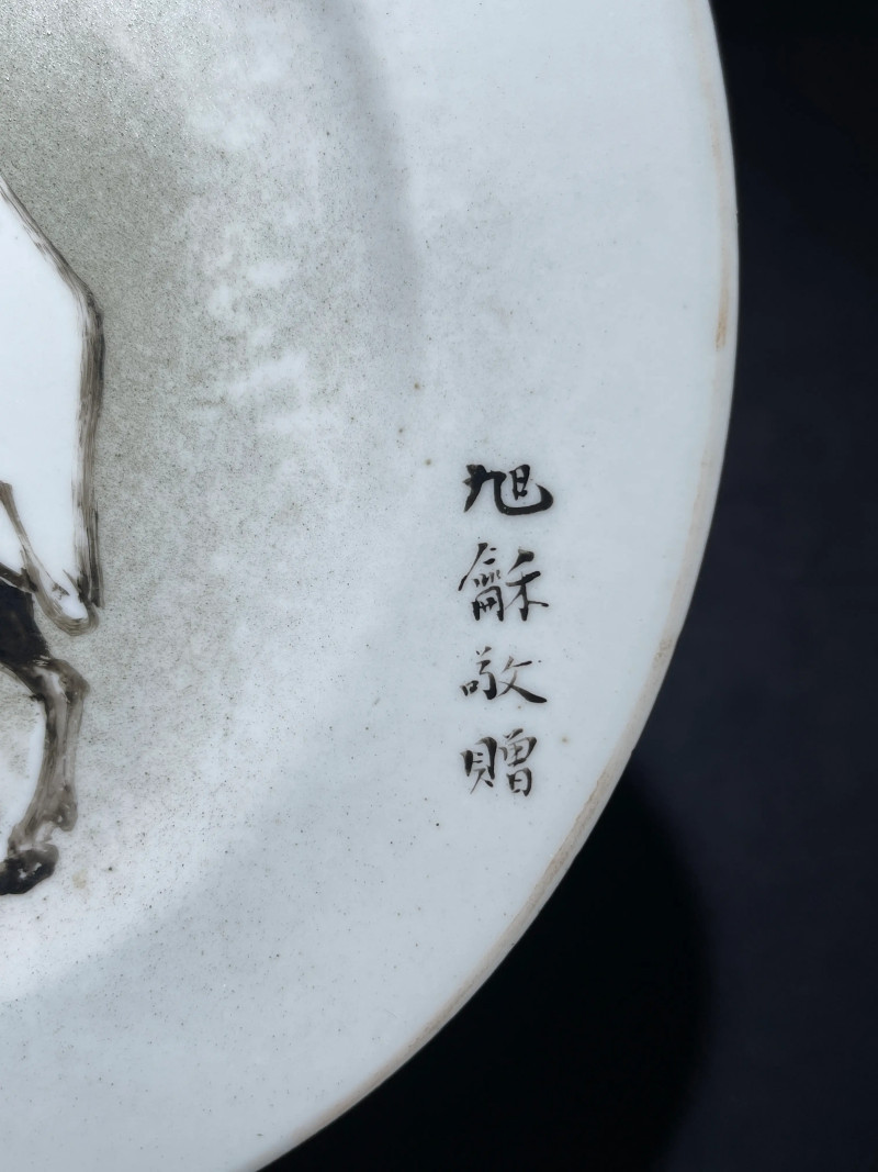 清代 黄慎风格墨彩踏雪寻梅图盘一对 - 图4