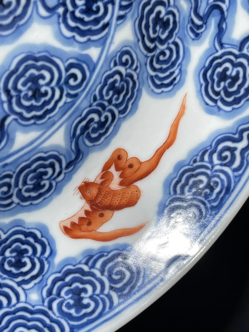 清宣统 青花矾红洪福齐天纹盘 - 图5