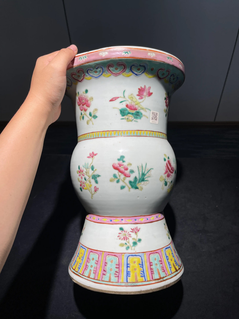 清晚期 粉彩花卉纹花觚一对 - 图4
