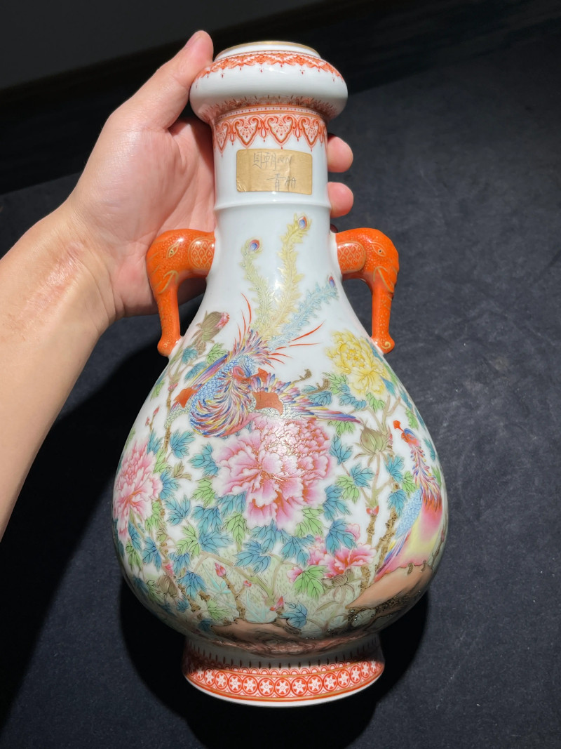 70年代 粉彩凤凰牡丹纹双耳蒜头瓶 - 图2