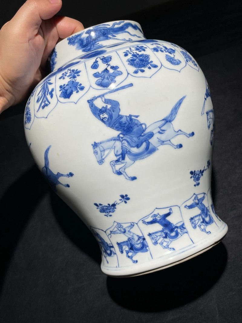 清康熙 青花刀马人将军罐 - 图5