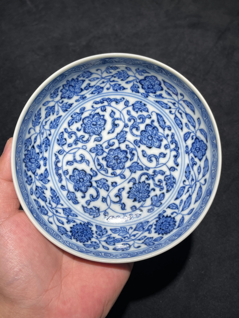 清道光 青花缠枝莲纹盘一对 - 图2