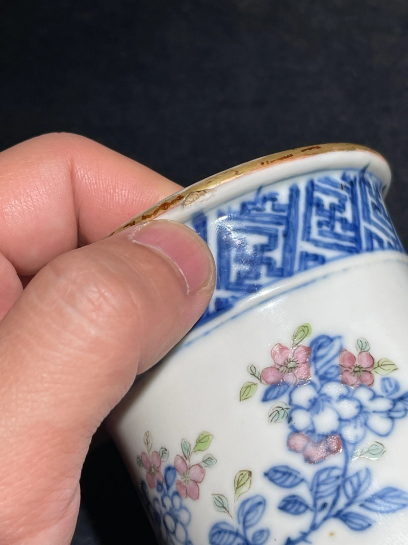 清中期 斗彩四爱图瓶一对 - 图15