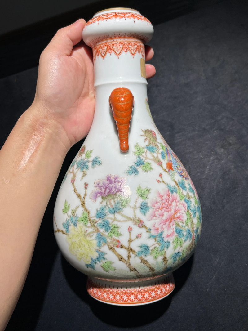 70年代 粉彩凤凰牡丹纹双耳蒜头瓶 - 图3