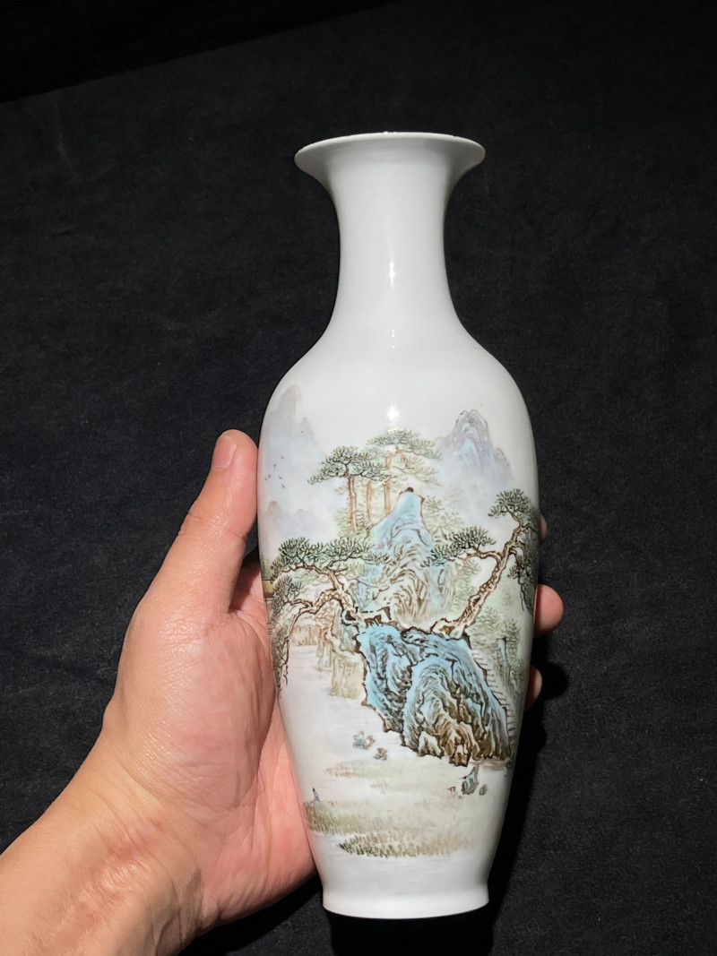 70年代 薄胎粉彩山水纹瓶一对 - 图2