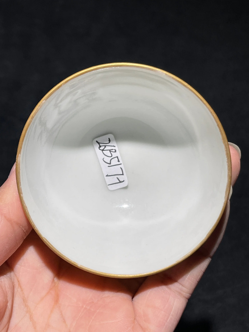 清同治 黄地粉彩折枝竹纹杯一对 - 图7