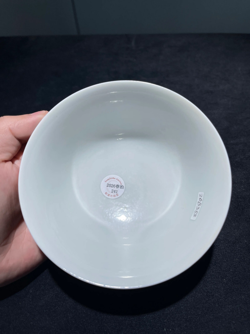 清乾隆 盖雪红缠枝莲纹碗 - 图8