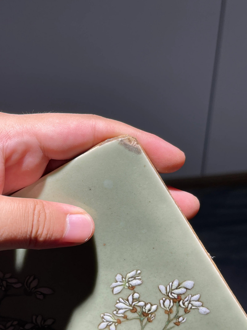 清乾隆 豆青地粉彩花鸟纹瓷板 - 图9
