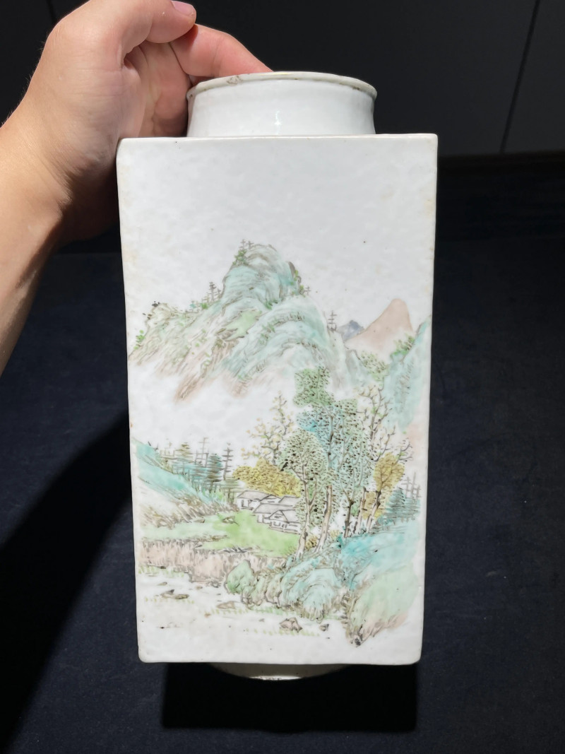清晚期 浅绛彩山水花卉纹琮式瓶 - 图4