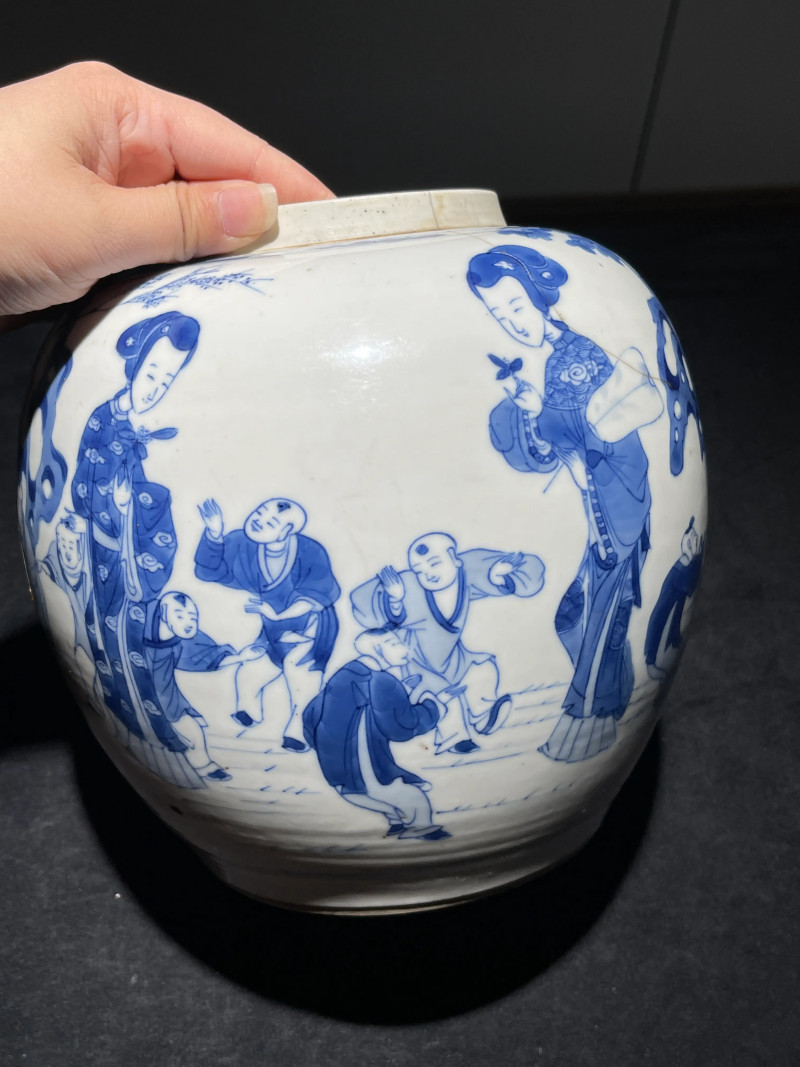 清康熙 青花四妃十六子纹罐 - 图5