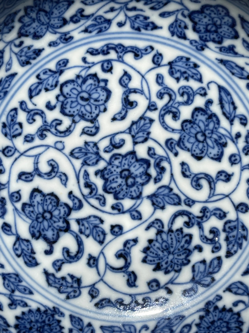 清道光 青花缠枝莲纹盘一对 - 图3