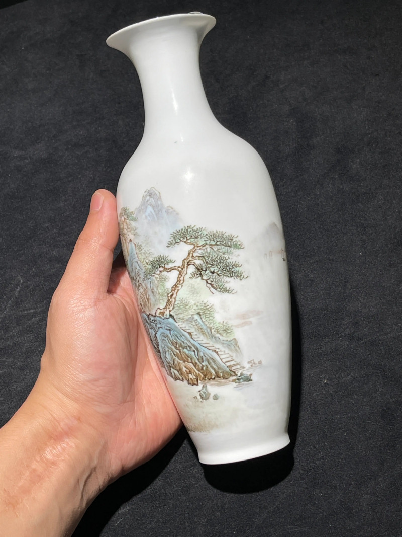 70年代 薄胎粉彩山水纹瓶一对 - 图3