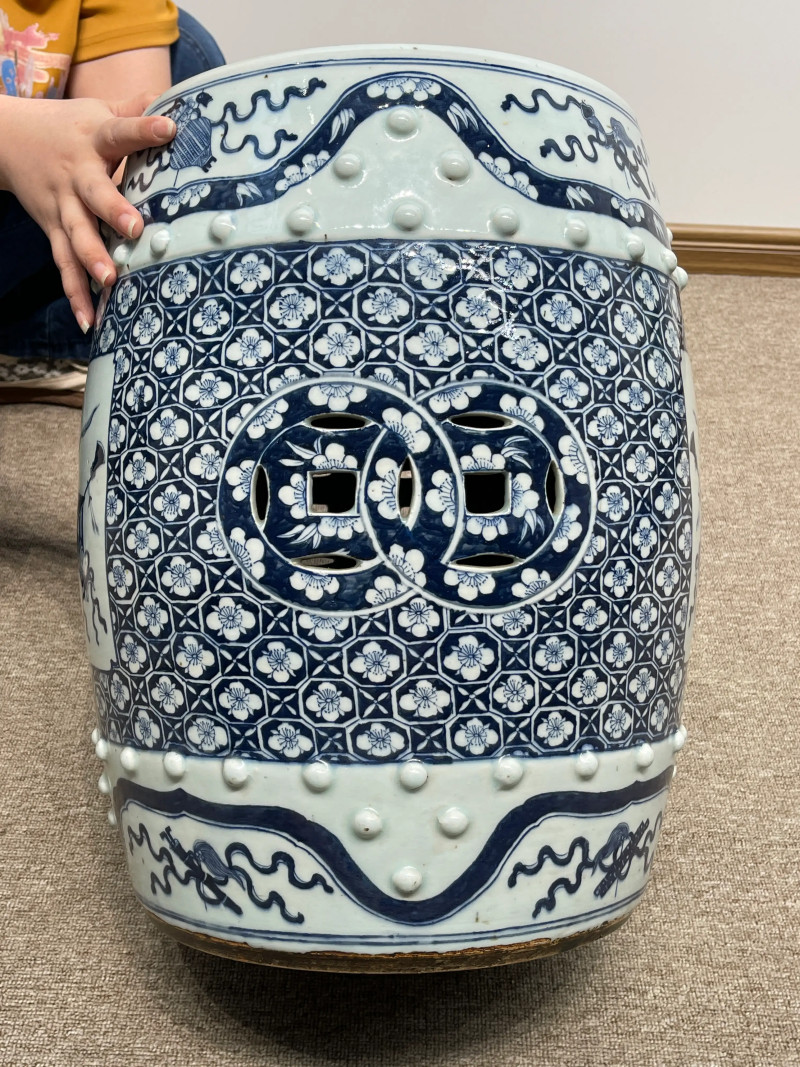 清中期 青花博古纹绣墩 - 图3