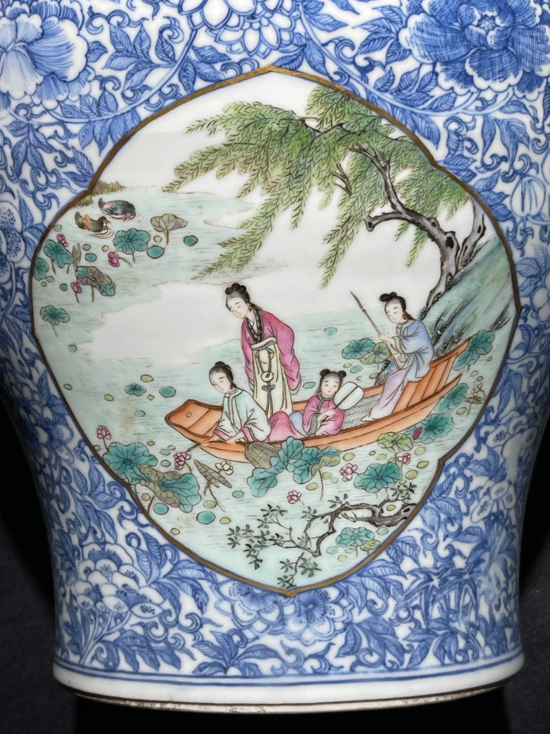 民国 青花花卉开光粉彩山水人物纹梅瓶 - 图7