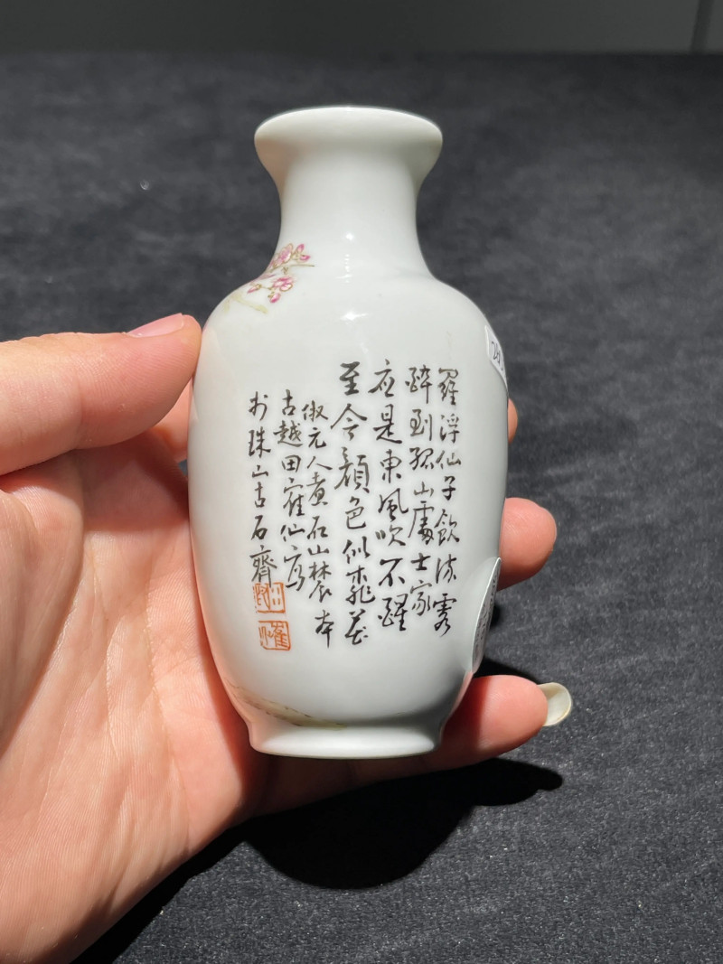 民国 田鹤仙款粉彩梅花纹小瓶 - 图3