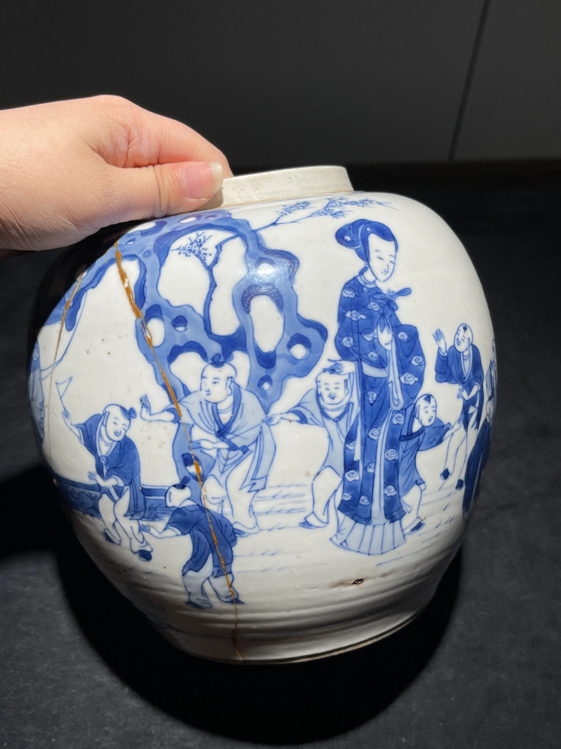 清康熙 青花四妃十六子纹罐 - 图6